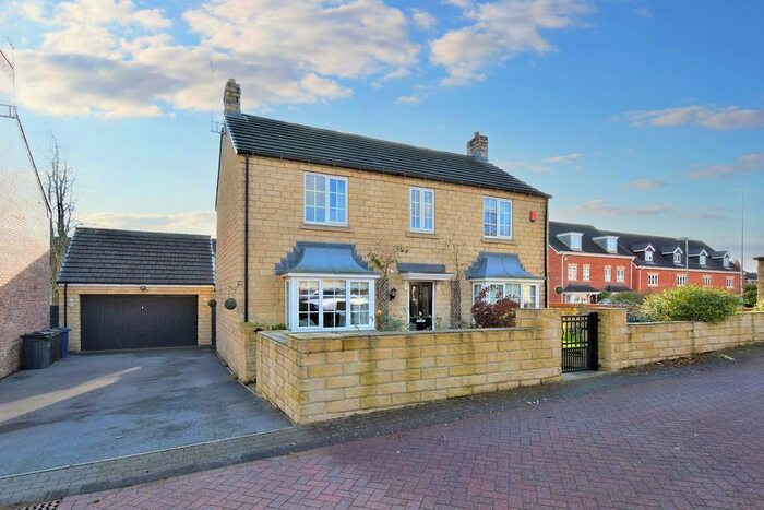 5 Bedroom Detached House To Rent In Foxmill View, Millhouse Green, Sheffield, S36