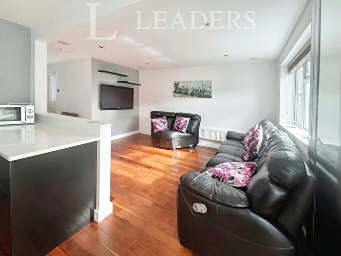 2 Bedroom Bungalow To Rent In Elizabeth Avenue, PO21