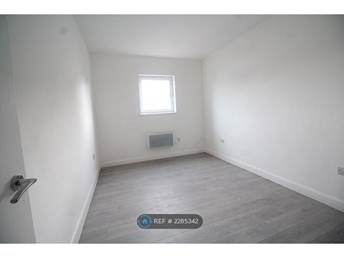 3 Bedroom Flat To Rent In Melton Road, Leicester, LE4