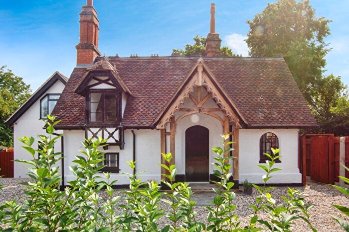 2 Bedroom Detached House For Sale In Walkers Heath Road, Birmingham, B38