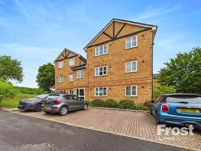 1 Bedroom Apartment For Sale In Maplin Park, Langley, Berkshire, SL3