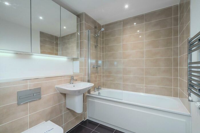 2 Bedroom Apartment To Rent In Eagle Heights, Waterside Way, London, N17