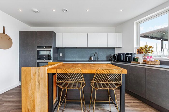 2 Bedroom Flat To Rent In Avenue Road, London, W3