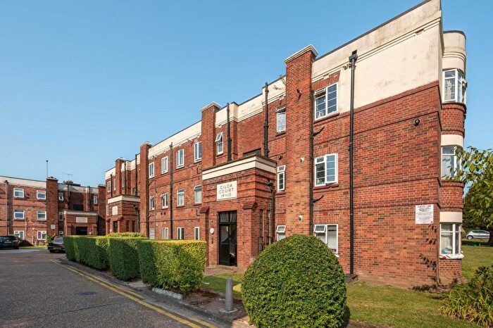 2 Bedroom Flat To Rent In Watford Way, Mill Hill, London, NW7