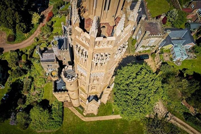 4 Bedroom Detached House For Sale In High Street, Hadlow, Tonbridge, Kent, TN11