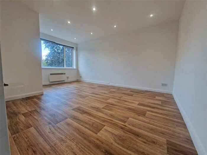 1 Bedroom Apartment To Rent In Finchley Lodge, Gainsborough Road, Finchley, London, N12