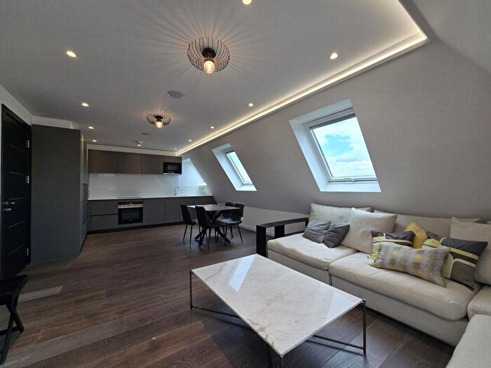 2 Bedroom Flat To Rent In Woodstock Road, Golders Green, NW11