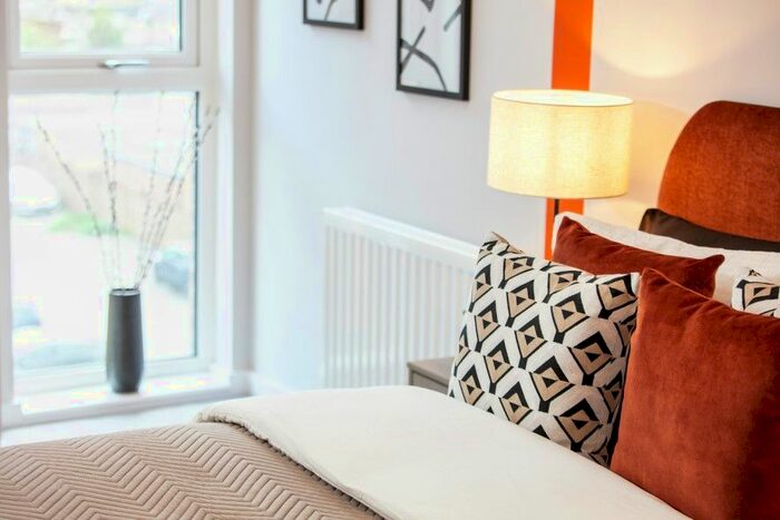2 Bedroom Flat For Sale In Chailey Place, Hayes, UB3