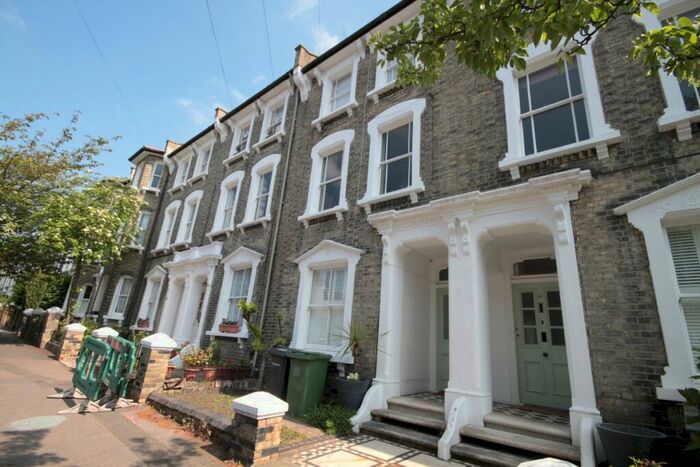 3 Bedroom Flat To Rent In Quentin Road Blackheath, SE13