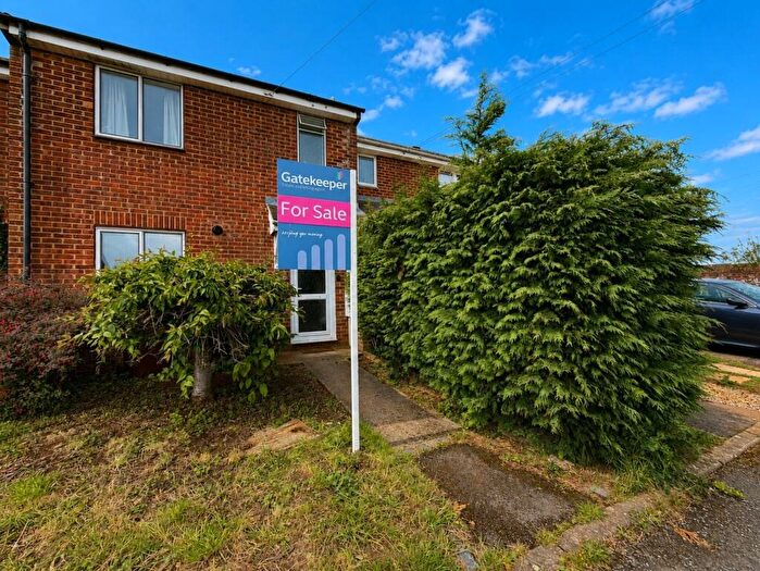 3 Bedroom Terraced House For Sale In Laurel Close, Banbury, Oxfordshire, OX16