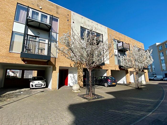 1 Bedroom Apartment To Rent In Amazon Court, Admirals Way, Gravesend, Kent, DA12