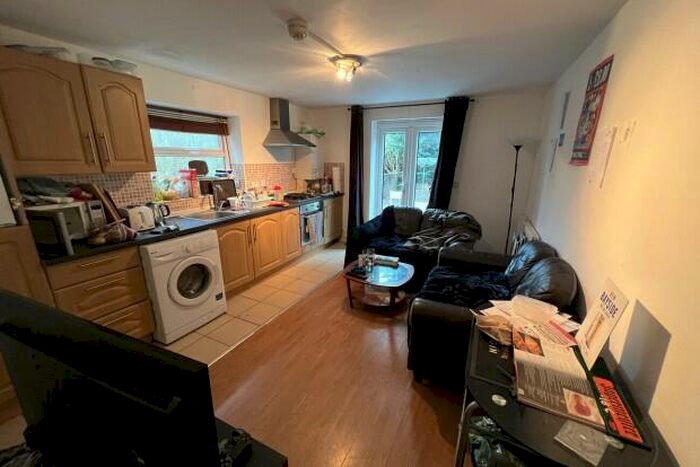 2 Bedroom Flat To Rent In Flora Street Cardiff, CF24