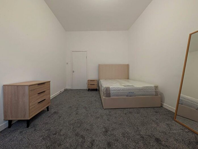 2 Bedroom Flat To Rent In , Richmond Grove, Manchester, Greater Manchester, M13