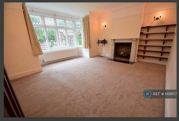 4 Bedroom Semi-Detached House To Rent In Old Bedford Road, Luton, LU2
