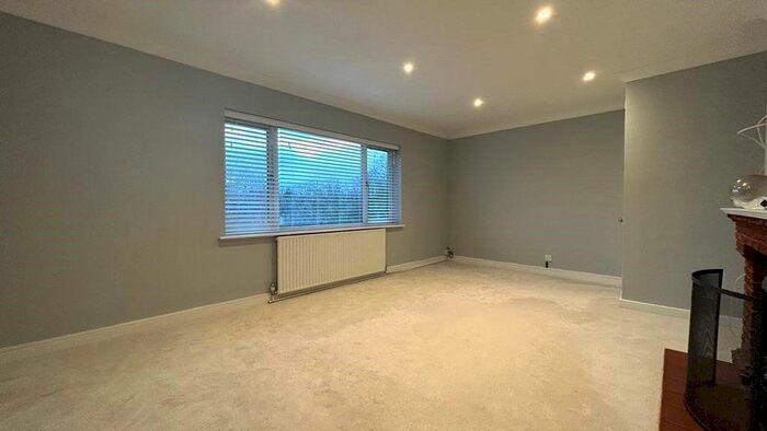 2 Bedroom Flat To Rent In Goughs Meadow, Sandhurst, Berkhsire, GU47