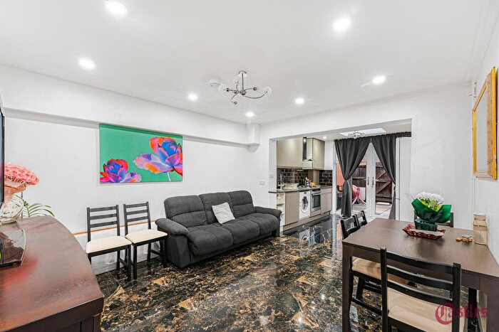 4 Bedroom Property For Sale In Overbury Street, E5