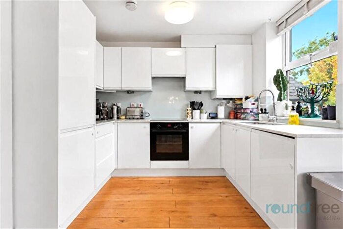 2 Bedroom Maisonette For Sale In Sunny Gardens Road, Hendon, NW4