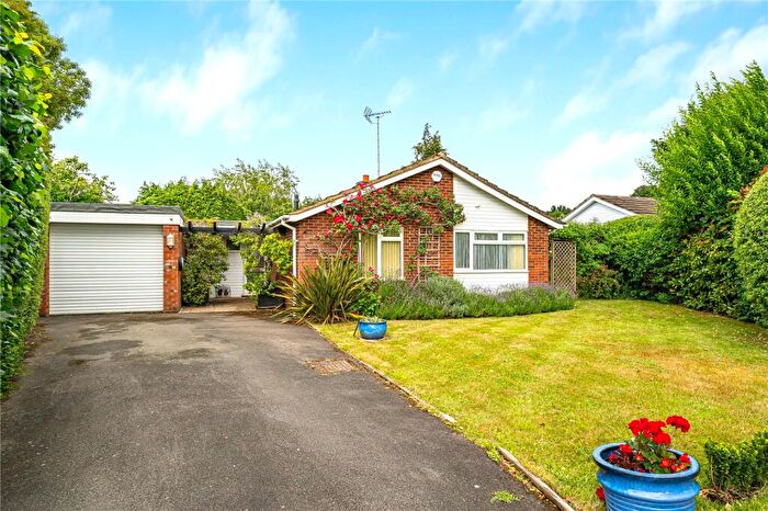 3 Bedroom Bungalow For Sale In Gillotts Close, RG9