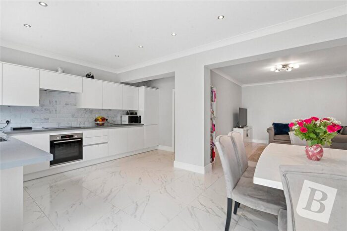3 Bedroom Semi-Detached House For Sale In Upminster Road, Hornchurch, RM11