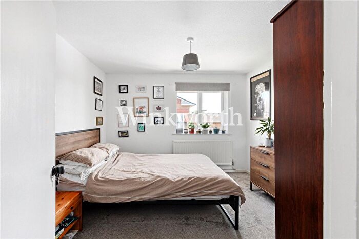 1 Bedroom Flat For Sale In Copperfield Drive, London, N15