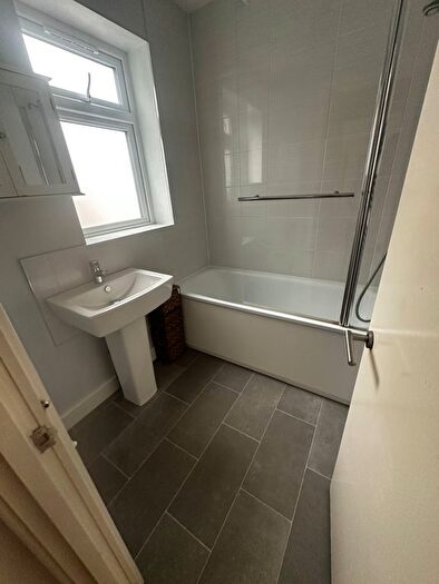 1 Bedroom Flat To Rent In Wavertree Road, London, SW2
