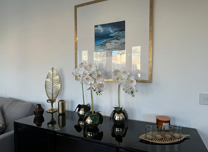 4 Bedroom Terraced House For Sale In West Path, Midloyhian, EH37