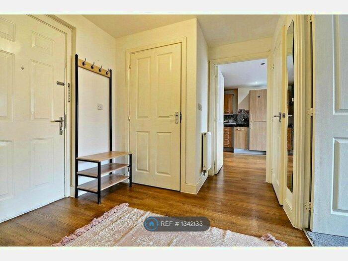 2 Bedroom Flat To Rent In Gabrielle House, Ilford, IG2