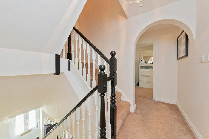 5 Bedroom Town House For Sale In Newport Road, Woburn Sands, MK17