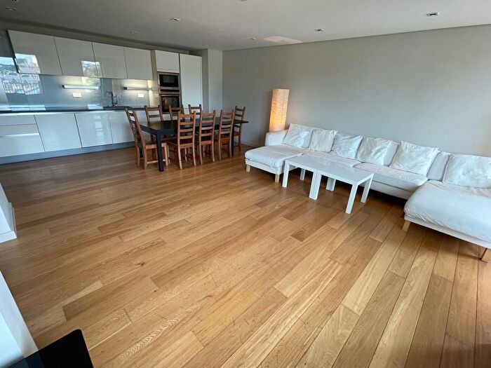 3 Bedroom Flat To Rent In Xy Apartments, York Way, Camden, Central St Martins, Kings Cross, London, N7