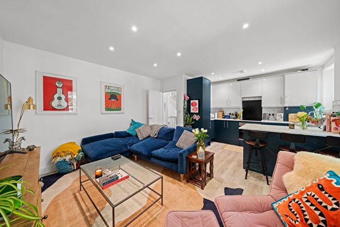 3 Bedroom Flat For Sale In Sydenham Park, London, SE26