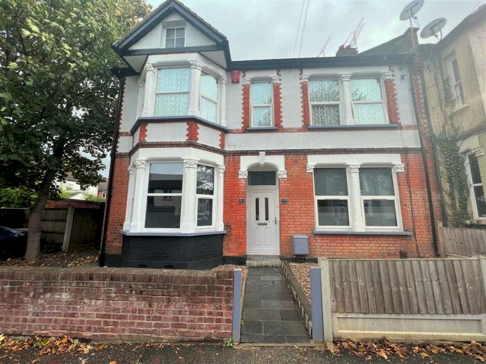 1 Bedroom Apartment To Rent In Inverness Avenue, Westcliff-On-Sea, SS0