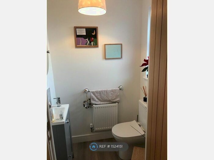 4 Bedroom Semi-Detached House To Rent In Chapel Street, Thatcham, RG18