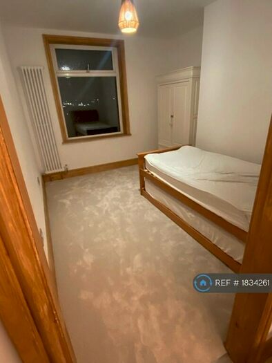 3 Bedroom Semi-Detached House To Rent In Springfield Terrace, Scholes, Cleckheaton, BD19