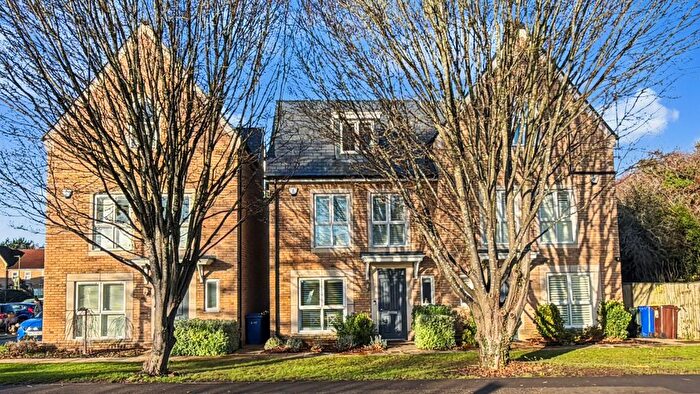 4 Bedroom Semi Detached House For Sale In Clifton Close, Bicester, OX26