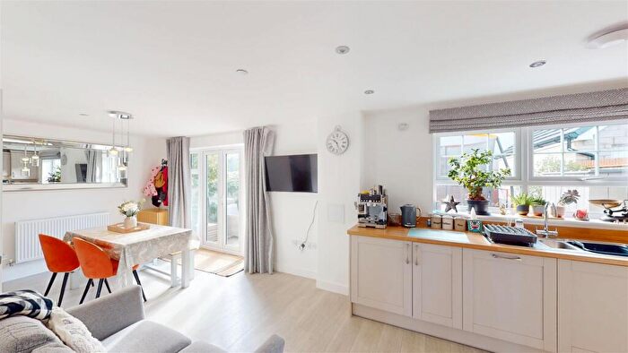 4 Bedroom Detached House For Sale In Cae Ffynnon, Cowbridge, CF71