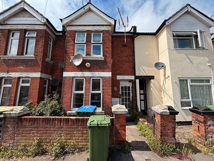 2 Bedroom Flat To Rent In Malmesbury Road, Southampton, SO15