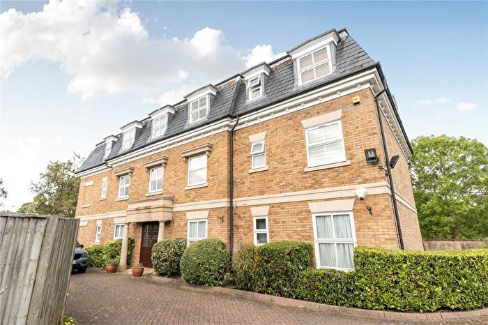 2 Bedroom Flat For Sale In Frobisher Mews, Enfield, EN2