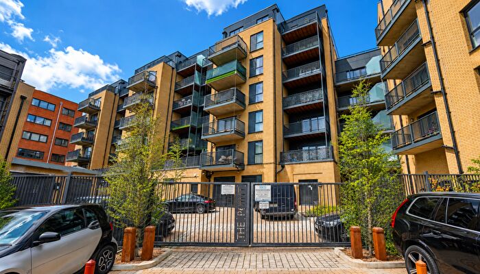 2 Bedroom Flat For Sale In , Clarence Avenue, IG2