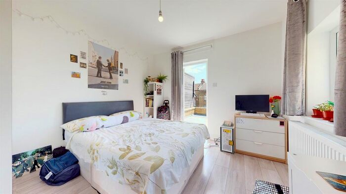 3 Bedroom Flat To Rent In Burton Road, Kilburn, London, NW6