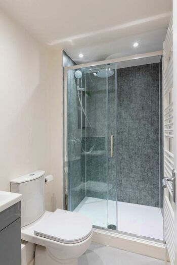 5 Bedroom Flat To Rent In Clifton Park Road, Bristol, BS8