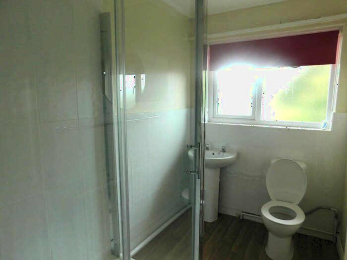 1 Bedroom Flat To Rent In Winston Crescent, Eastbourne, BN23