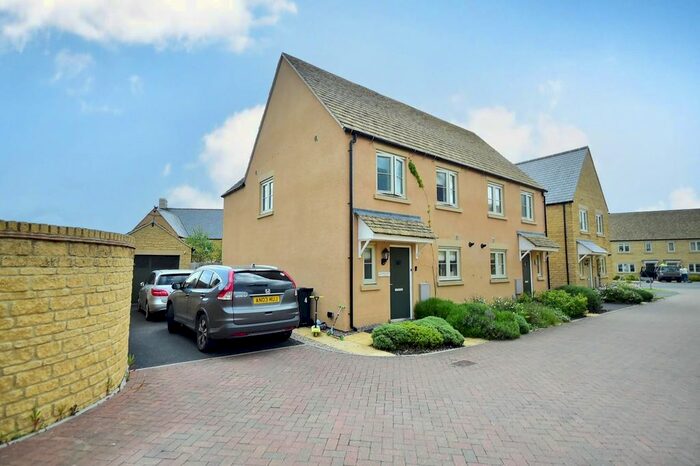 3 Bedroom Semi-Detached House For Sale In Daphne Jones Close, Fairford, GL7