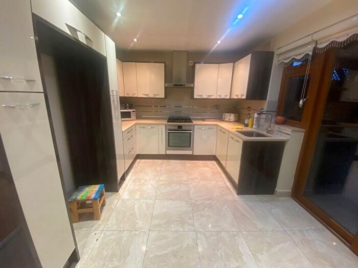 4 Bedroom End Of Terrace House To Rent In Carterhatch Road, Enfield, Middlesex, EN3