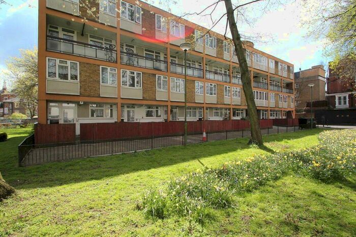 3 Bedroom Maisonette To Rent In Rowstock Gardens, London, N7