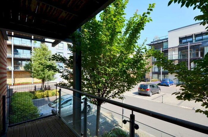 3 Bedroom Flat To Rent In Boardwalk Place, Canary Wharf, London, E14