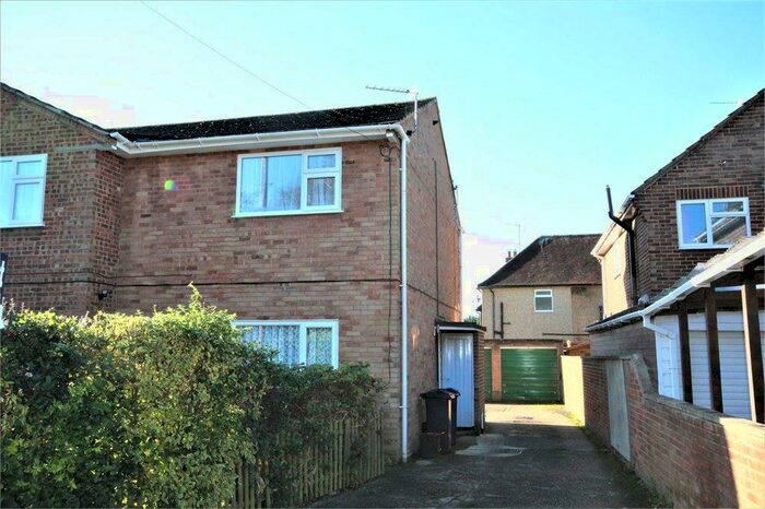 2 Bedroom Maisonette To Rent In Cross Lanes, Chalfont St Peter, SL9