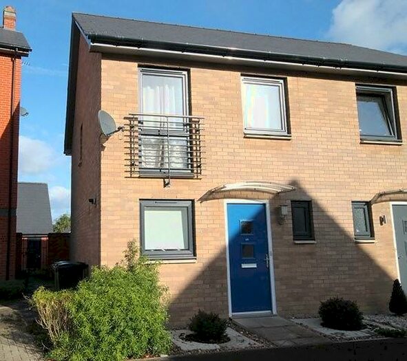 2 Bedroom Property To Rent In Avington Way, RG27