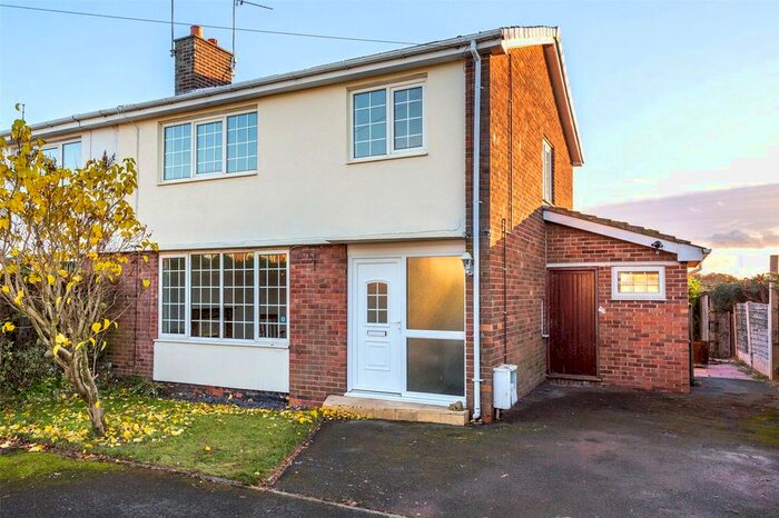 3 Bedroom Semi-Detached House For Sale In Highfield, Pollington, DN14