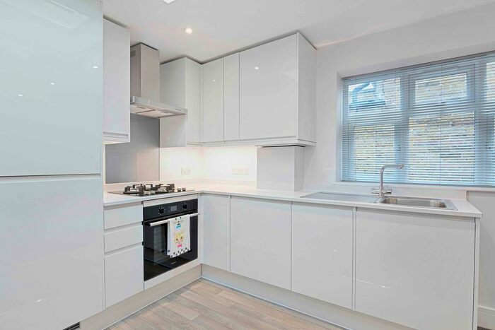 1 Bedroom Flat To Rent In Wades Hill, London, N21