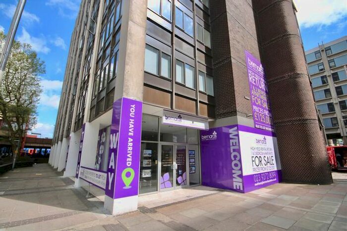 2 Bedroom Flat To Rent In Isambard Brunel Road, Portsmouth, PO1